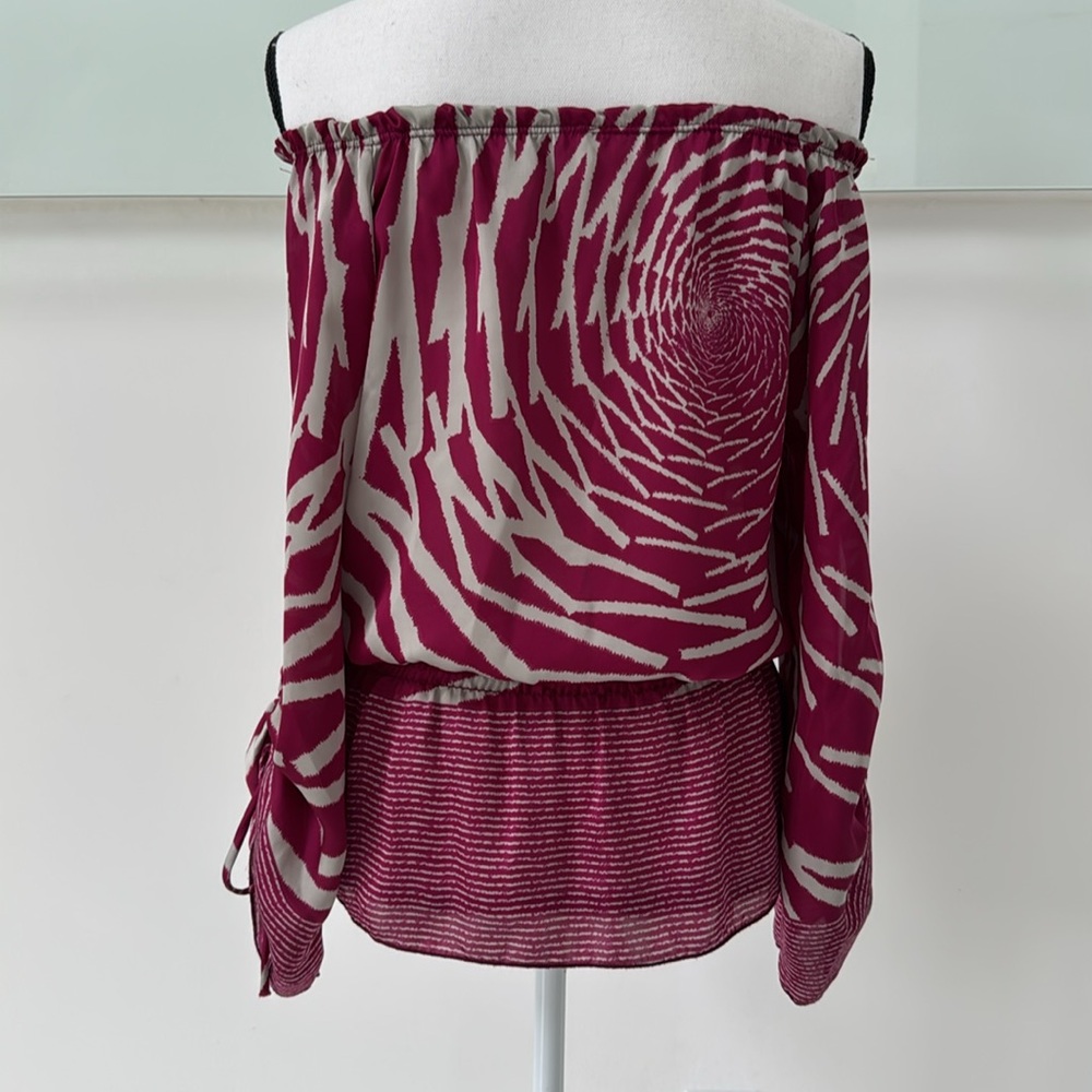 TRAC Abstract Strapless Blouse – Size M Fuchsia w/ Long Sleeves & Slimming Waist - Picture 6 of 9